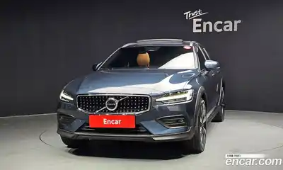 Volvo V60 2023 2.0 Автомат в Москве № 593604, миниатюра 3