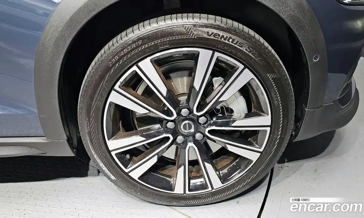 Volvo V60 2023 2.0 Автомат в Москве № 593604, фото 5