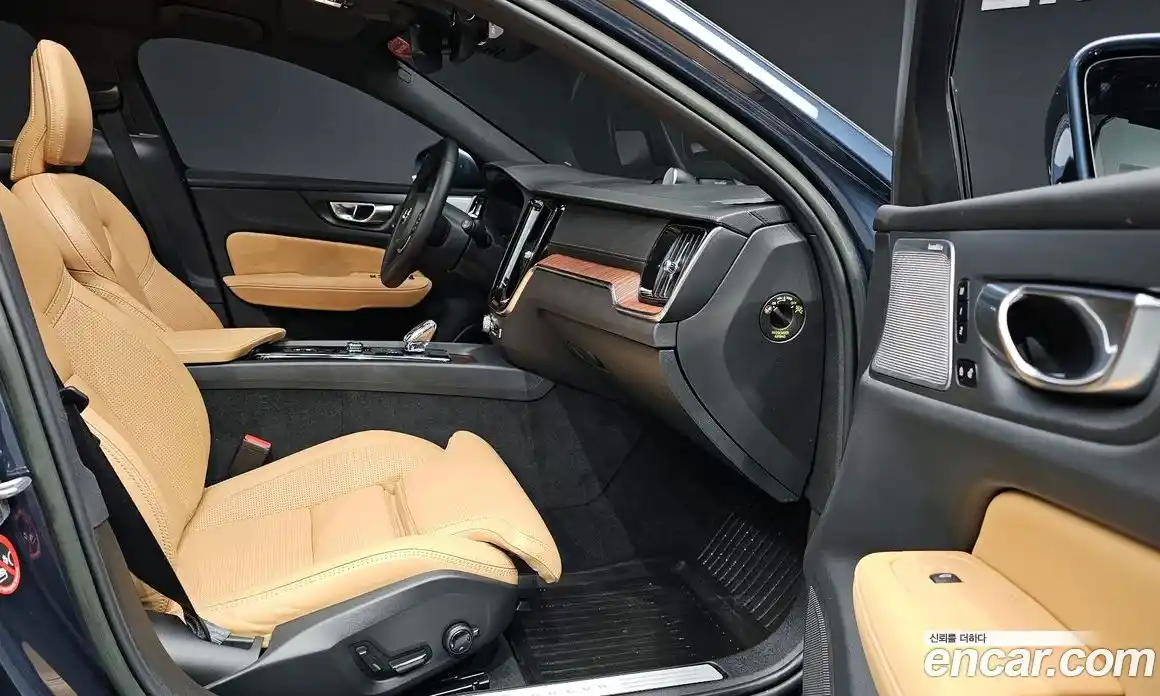 Volvo V60 2023 2.0 Автомат в Москве № 593604, фото 10