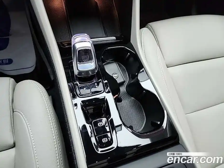 Volvo XC40 2024 2.0 Автомат в Москве № 593836, фото 8