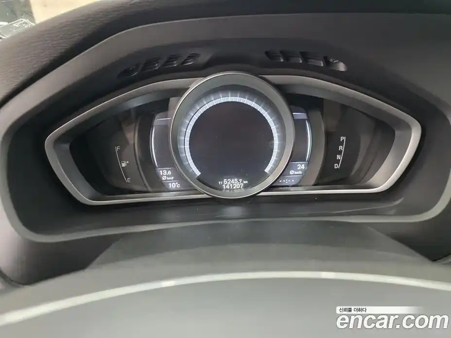 Volvo V40 2015 2.0 Автомат в Москве № 593940, фото 13