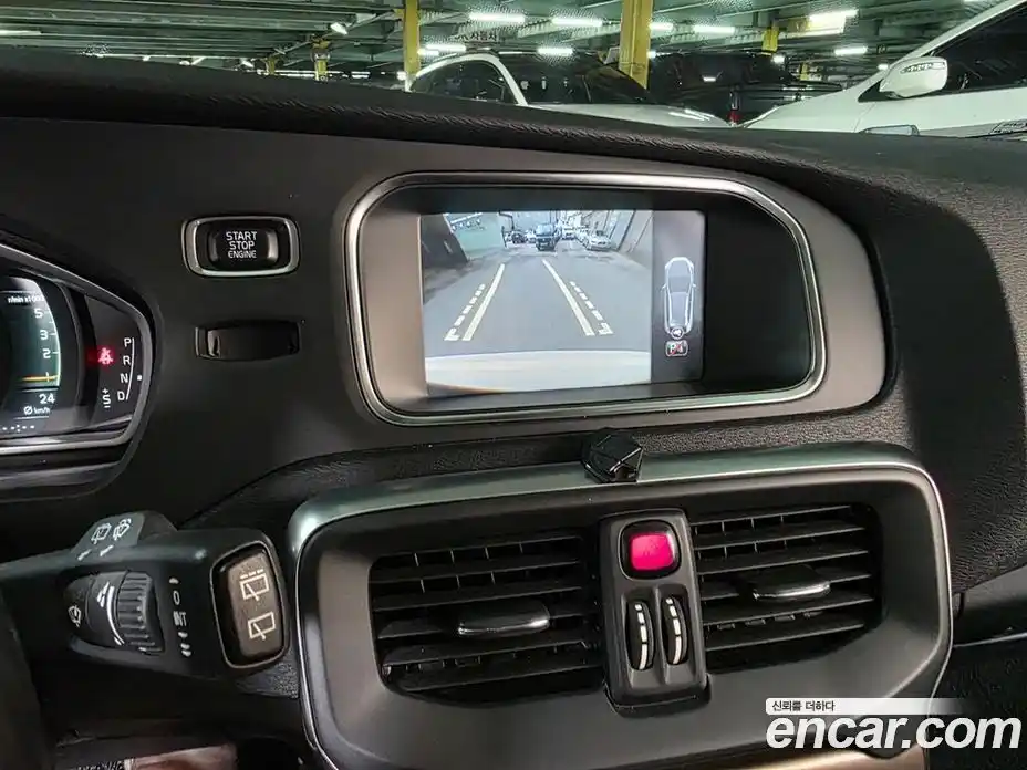 Volvo V40 2015 2.0 Автомат в Москве № 593940, фото 14