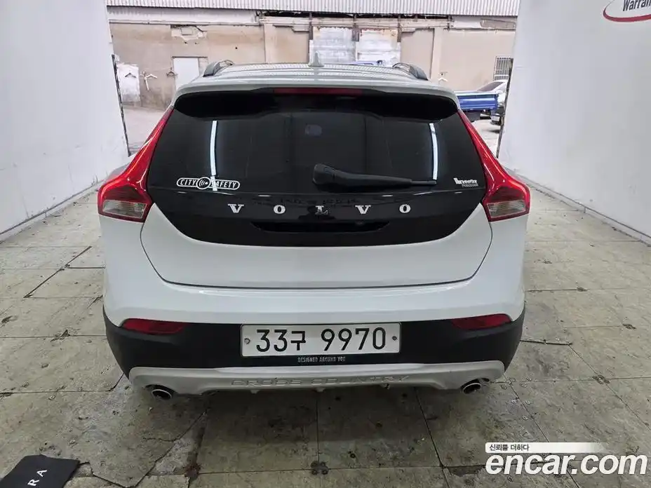 Volvo V40 2015 2.0 Автомат в Москве № 593940, фото 4