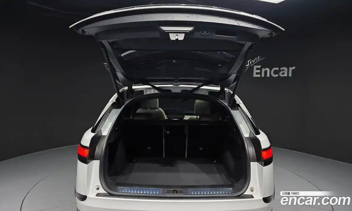 Land Rover Range-Rover Velar 2018 3.0 Автомат в Москве № 594611, фото 20