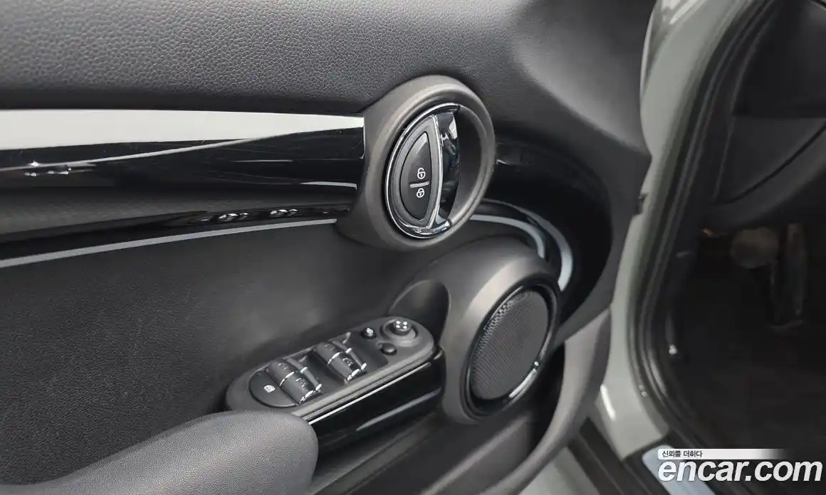 Mini Cooper 2023 1.5 Автомат в Москве № 595008, фото 17