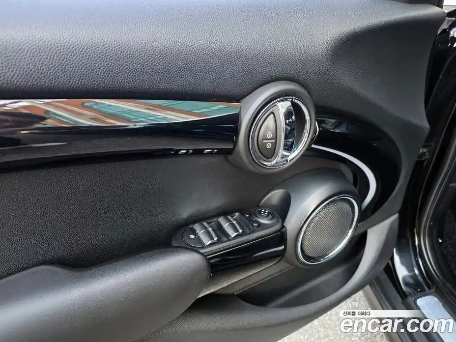 Mini Cooper 2015 1.5 Автомат в Москве № 595335, фото 13