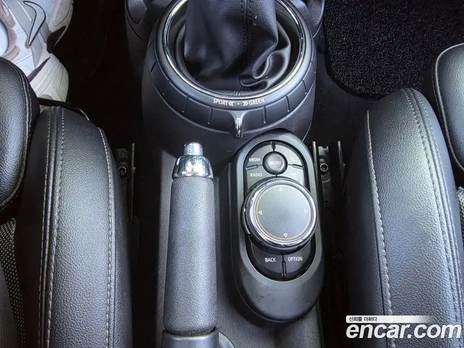 Mini Cooper 2015 1.5 Автомат в Москве № 595335, фото 19