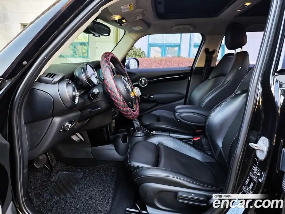 Mini Cooper 2015 1.5 Автомат в Москве № 595335, фото 10