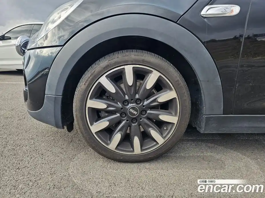 Mini Cooper 2018 2.0 Автомат в Москве № 595338, фото 11