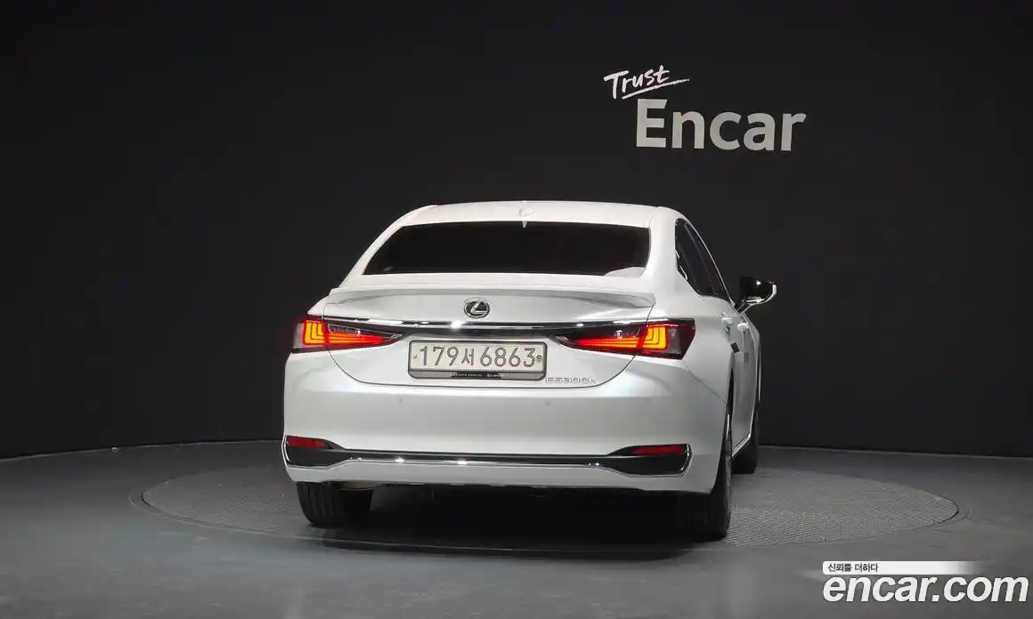 Lexus ES 2023 2.5 Автомат в Москве № 595536, фото 4