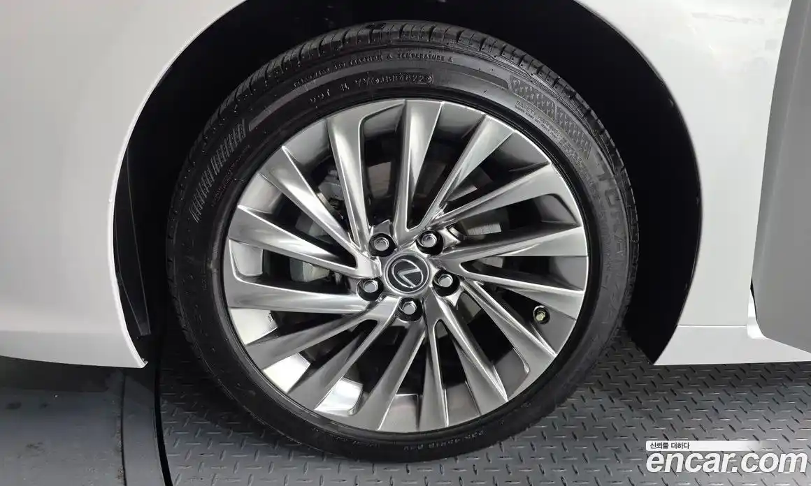 Lexus ES 2023 2.5 Автомат в Москве № 595536, фото 5