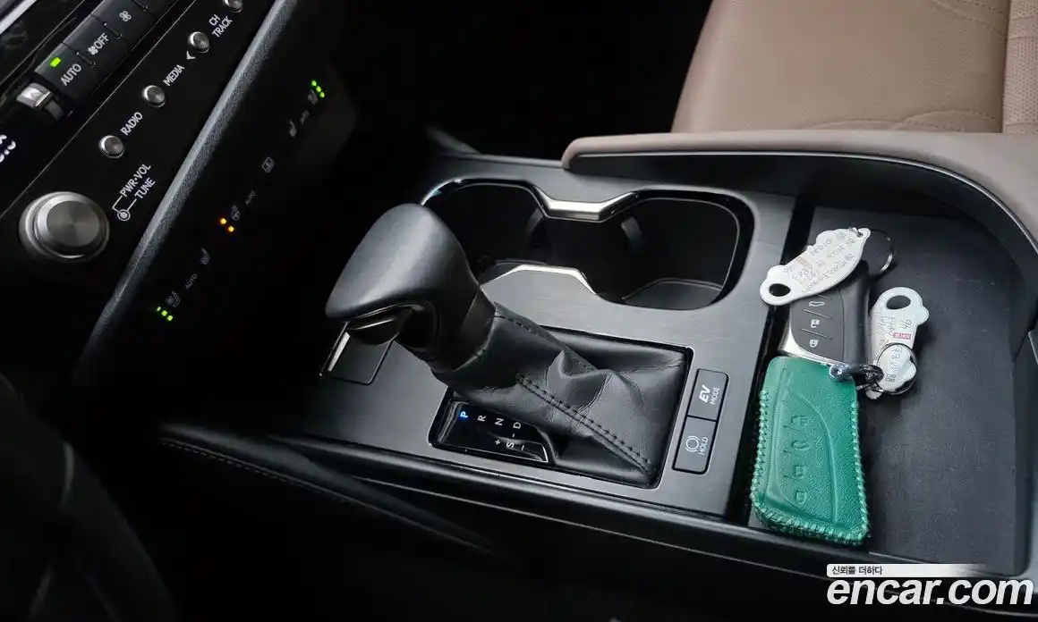 Lexus ES 2023 2.5 Автомат в Москве № 595536, фото 9