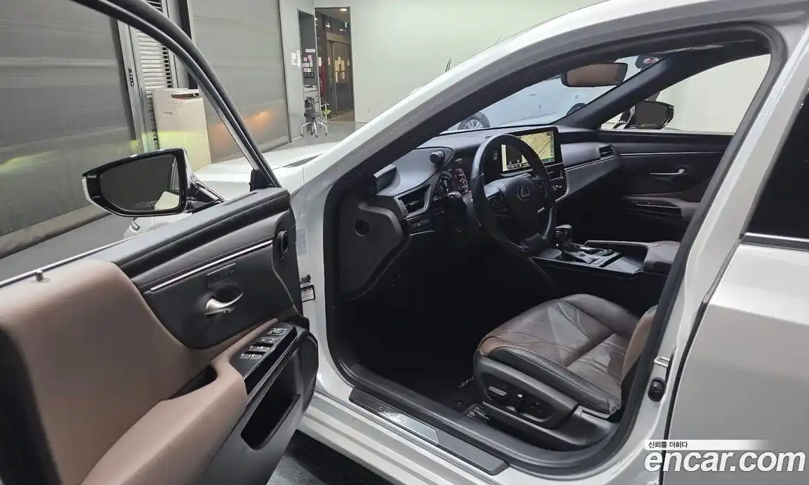 Lexus ES 2023 2.5 Автомат в Москве № 595536, фото 10