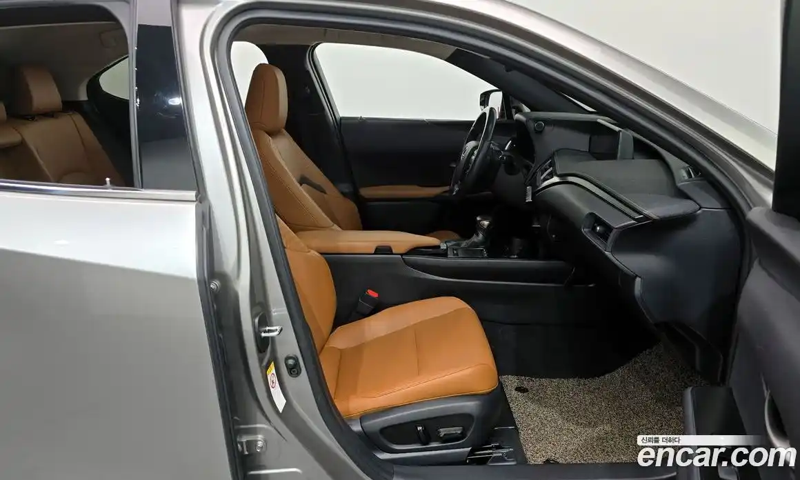 Lexus UX 2019 2.0 Автомат в Москве № 595583, фото 11