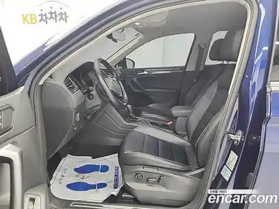 Volkswagen Tiguan 2020 2.0 Автомат в Москве № 607465, миниатюра 11