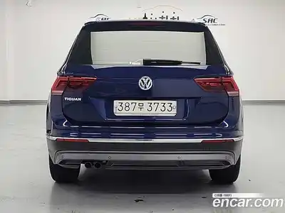 Volkswagen Tiguan 2020 2.0 Автомат в Москве № 607465, миниатюра 3