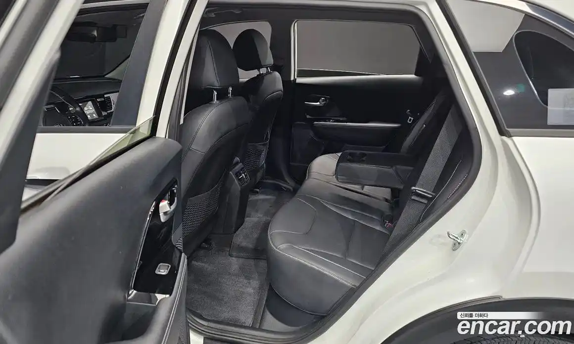 Kia Niro 2021 0.2 Автомат в Москве № 608363, фото 11