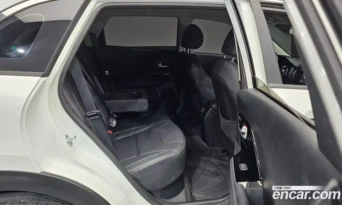 Kia Niro 2021 0.2 Автомат в Москве № 608363, фото 13