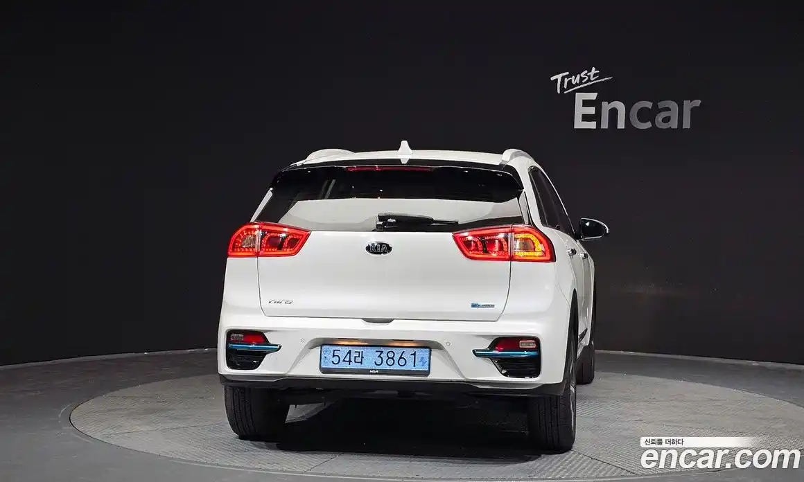 Kia Niro 2021 0.2 Автомат в Москве № 608363, фото 4