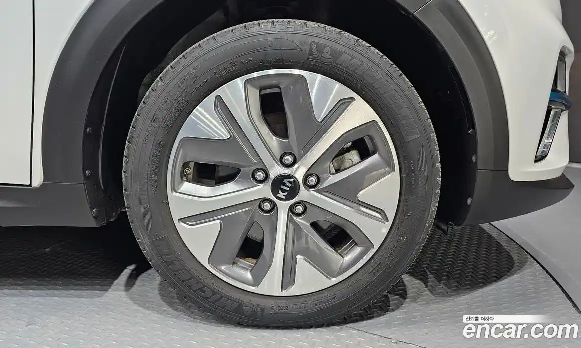 Kia Niro 2021 0.2 Автомат в Москве № 608363, фото 5