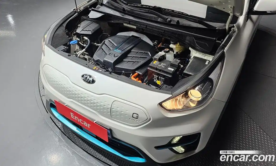 Kia Niro 2021 0.2 Автомат в Москве № 608363, фото 6