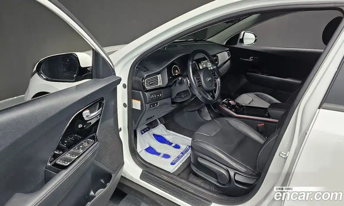 Kia Niro 2021 0.2 Автомат в Москве № 608363, фото 10