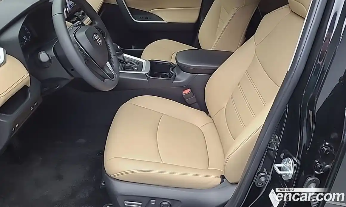 Toyota RAV4 2025 2.5 Автомат в Москве № 609878, фото 10