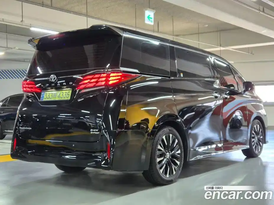 Toyota Alphard 2024 2.5 Автомат в Москве № 609915, фото 3