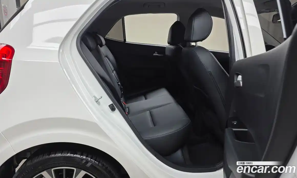 Kia Morning 2023 1.0 Автомат в Москве № 612617, фото 12