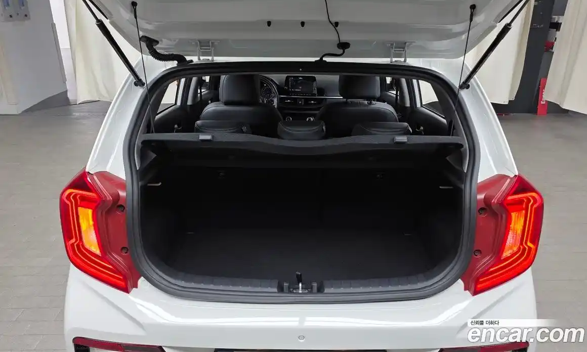 Kia Morning 2023 1.0 Автомат в Москве № 612617, фото 20