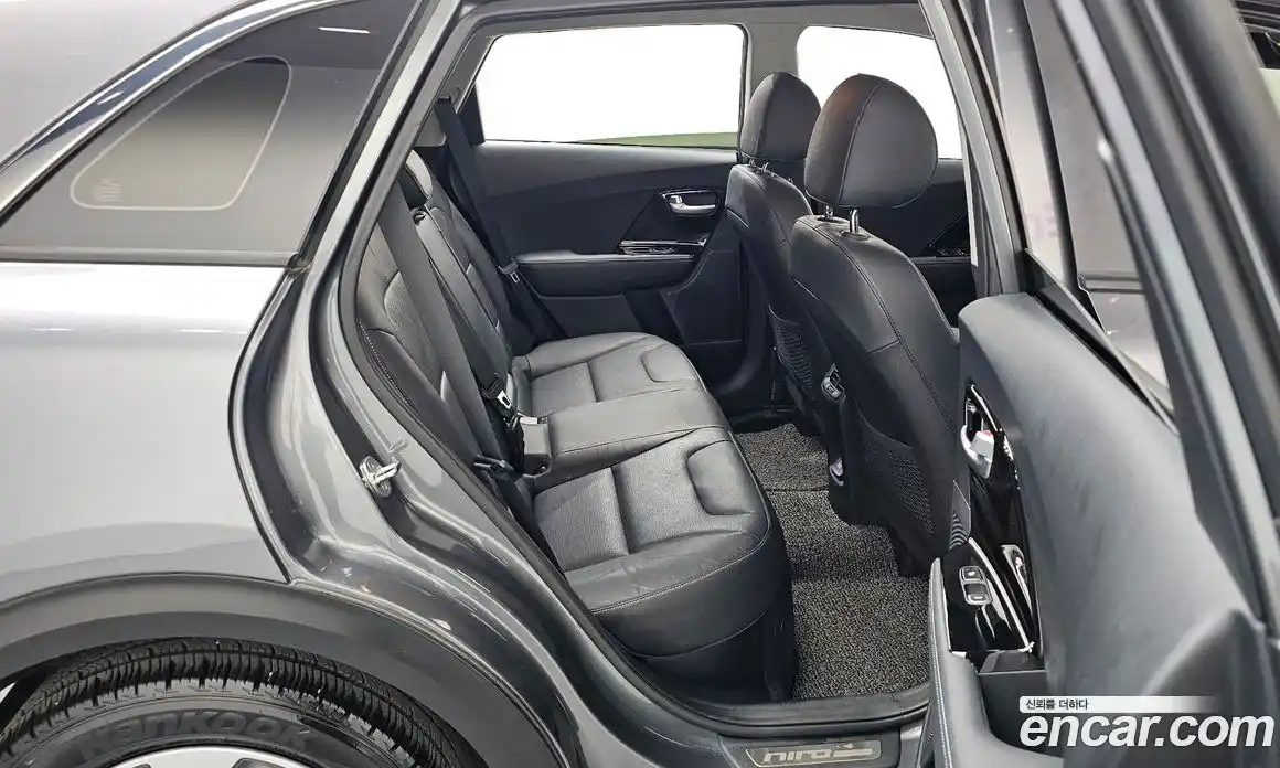 Kia Niro 2018 1.6 Автомат в Москве № 613121, фото 12