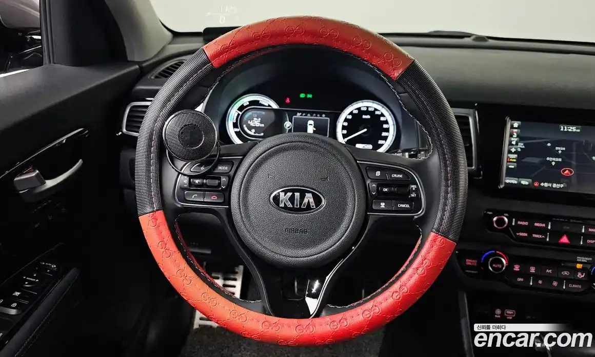 Kia Niro 2018 1.6 Автомат в Москве № 613121, фото 13