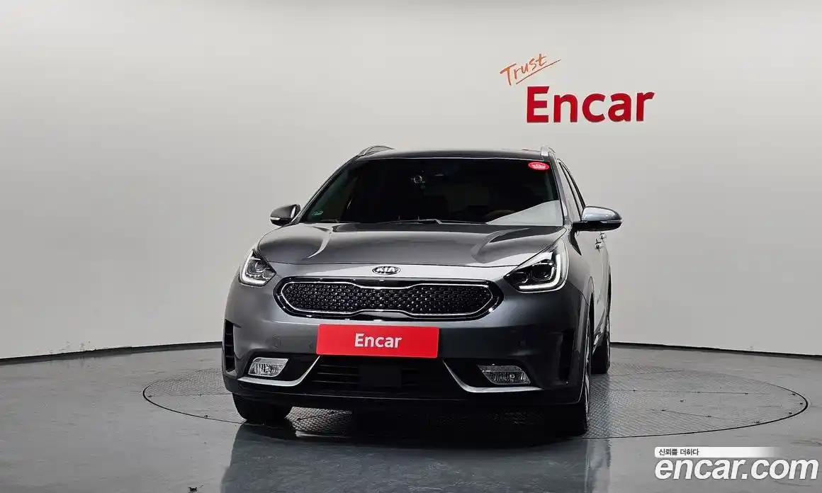 Kia Niro 2018 1.6 Автомат в Москве № 613121, фото 3