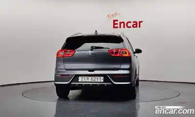 Kia Niro 2018 1.6 Автомат в Москве № 613121, миниатюра 4