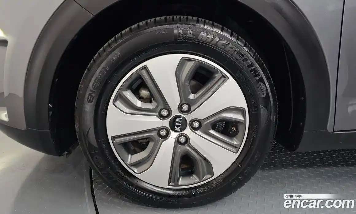 Kia Niro 2018 1.6 Автомат в Москве № 613121, фото 5