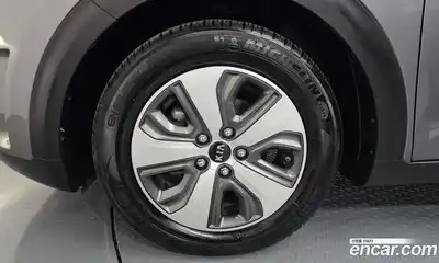 Kia Niro 2018 1.6 Автомат в Москве № 613121, миниатюра 5