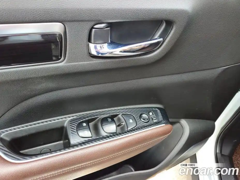 Renault QM6 2017 2.0 Автомат в Москве № 619765, фото 19