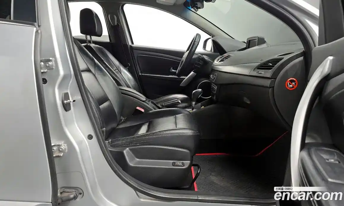 Renault SM3 2010 1.6 Автомат в Москве № 620074, фото 11