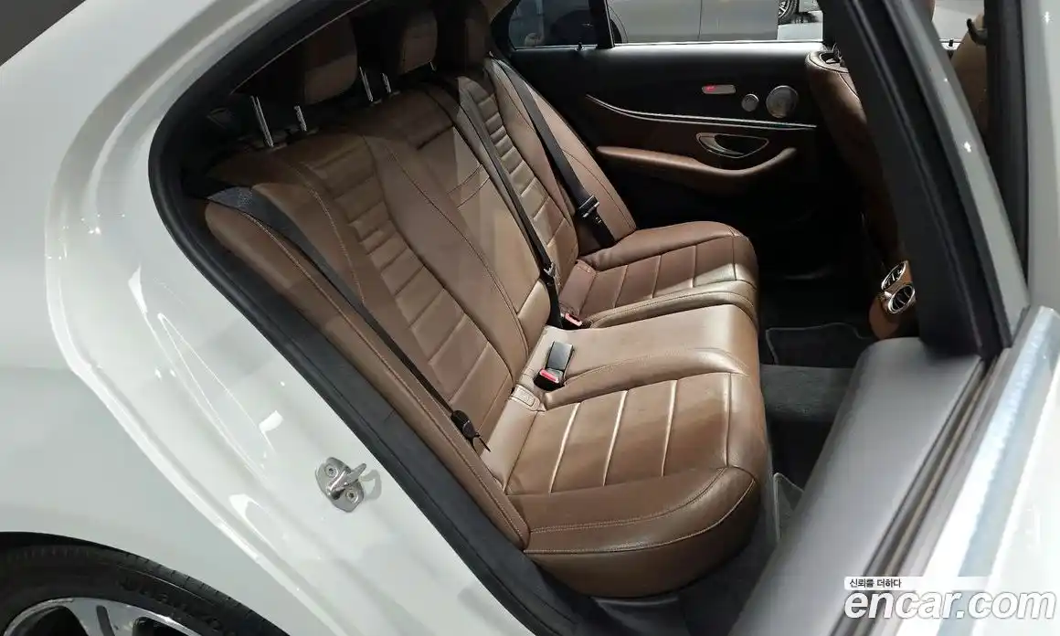 Mercedes-Benz E-Class 2018 2.0 Автомат в Москве № 624182, фото 12