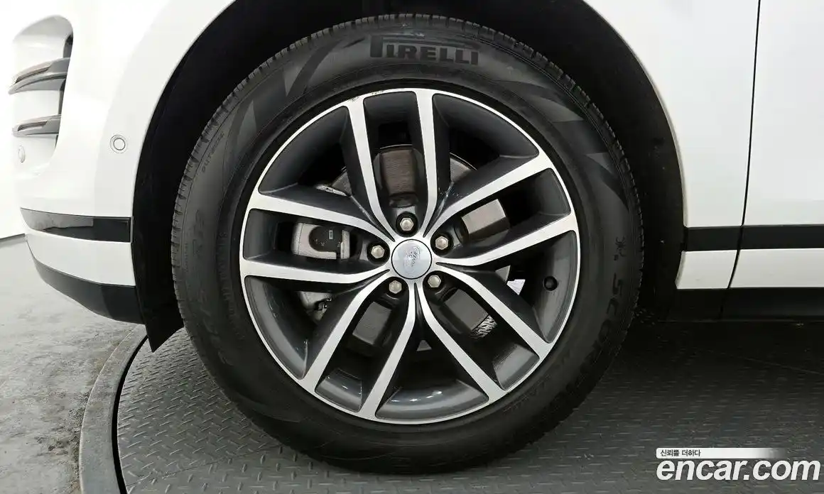 Land Rover Range-Rover Evoque 2024 2.0 Автомат в Москве № 627302, фото 5