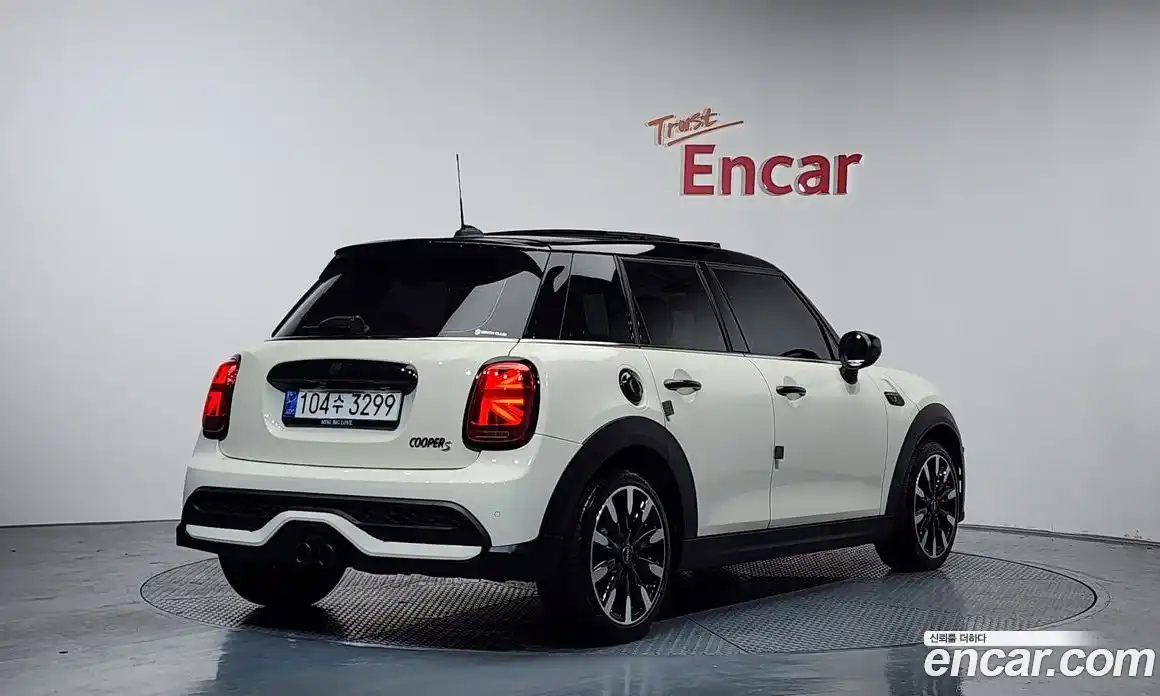 Mini Cooper 2022 2.0 Автомат в Москве № 627732, фото 1