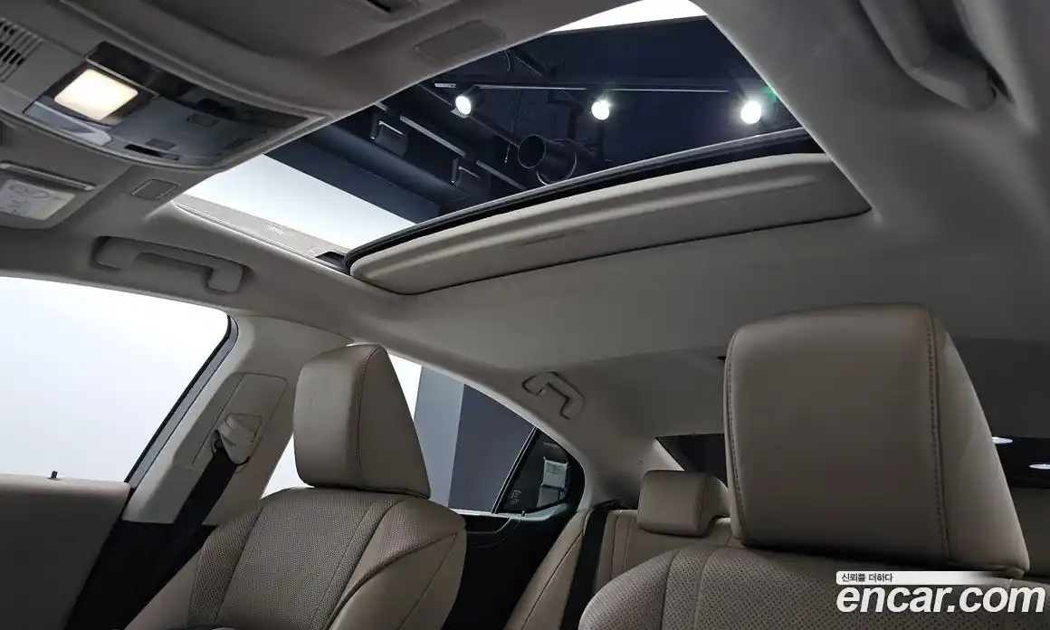 Lexus ES 2019 2.5 Автомат в Москве № 628556, фото 17