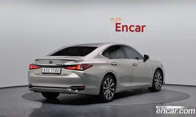 Lexus ES 2019 2.5 Автомат в Москве № 628556, миниатюра 2