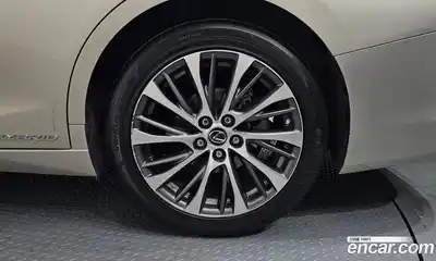 Lexus ES 2019 2.5 Автомат в Москве № 628556, миниатюра 5