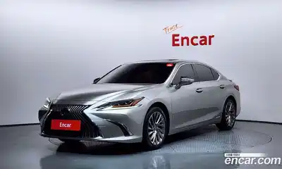 Lexus ES, 2020