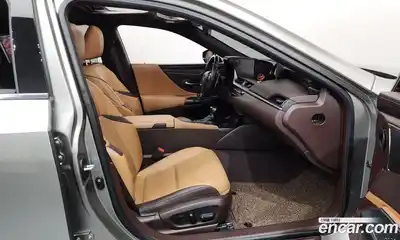 Lexus ES 2020 2.5 Автомат в Москве № 628629, миниатюра 11