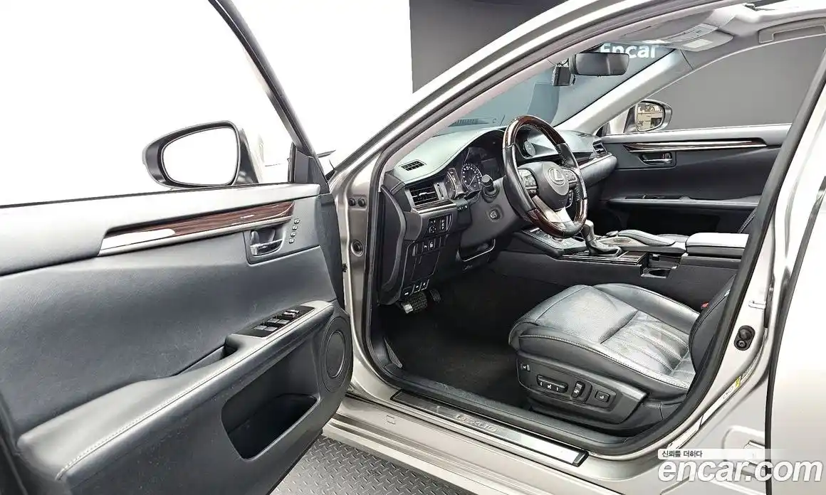 Lexus ES 2018 2.5 Автомат в Москве № 628661, фото 11