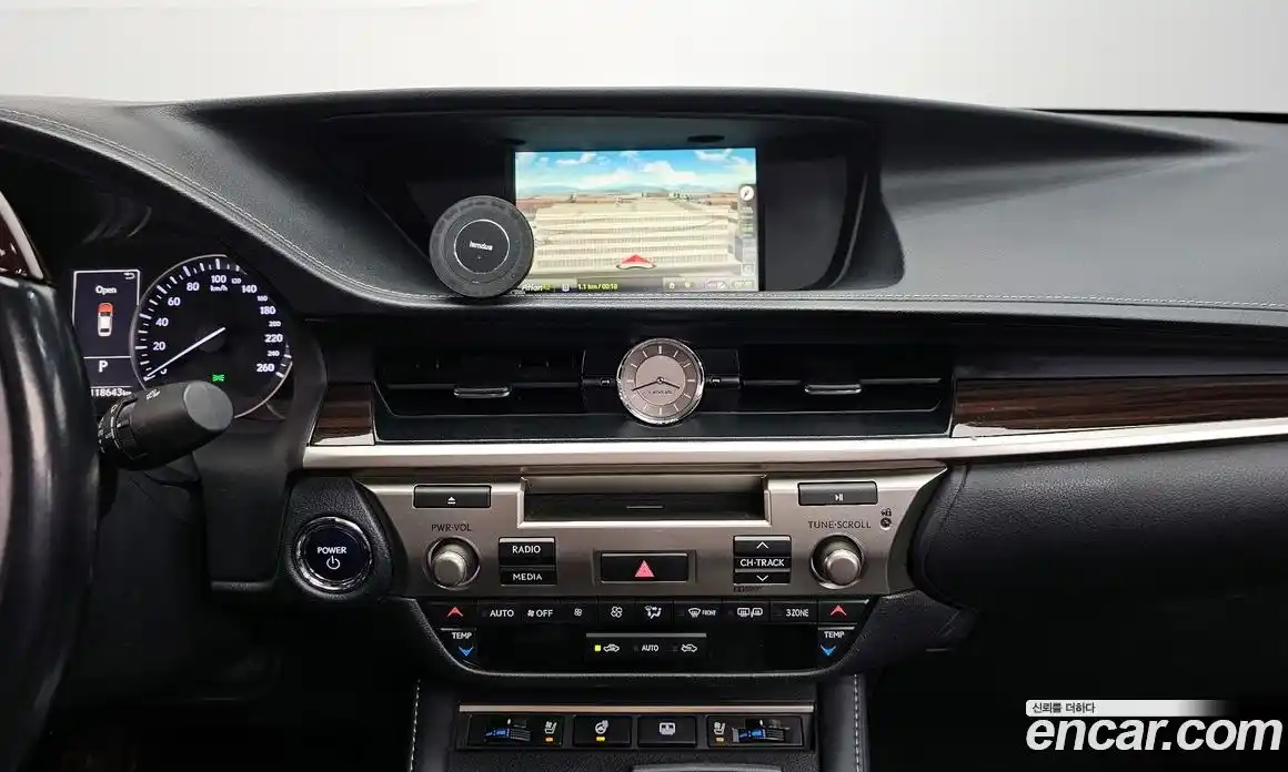 Lexus ES 2018 2.5 Автомат в Москве № 628661, фото 15