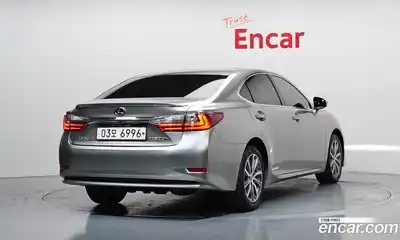 Lexus ES 2018 2.5 Автомат в Москве № 628661, миниатюра 2