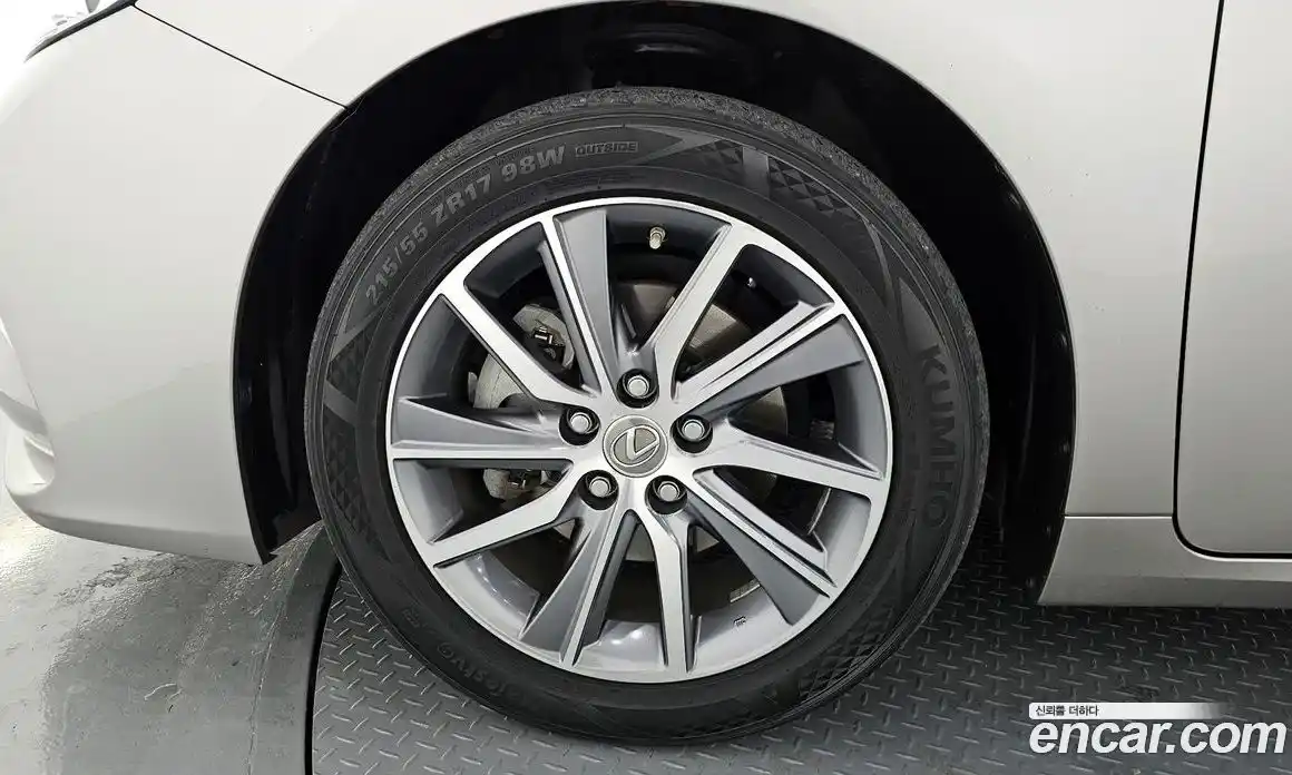 Lexus ES 2018 2.5 Автомат в Москве № 628661, фото 5